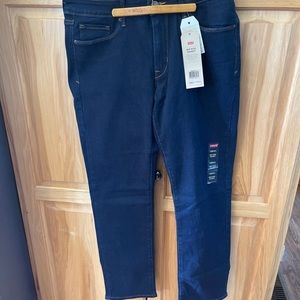 NWT women’s Levi’s size 12
